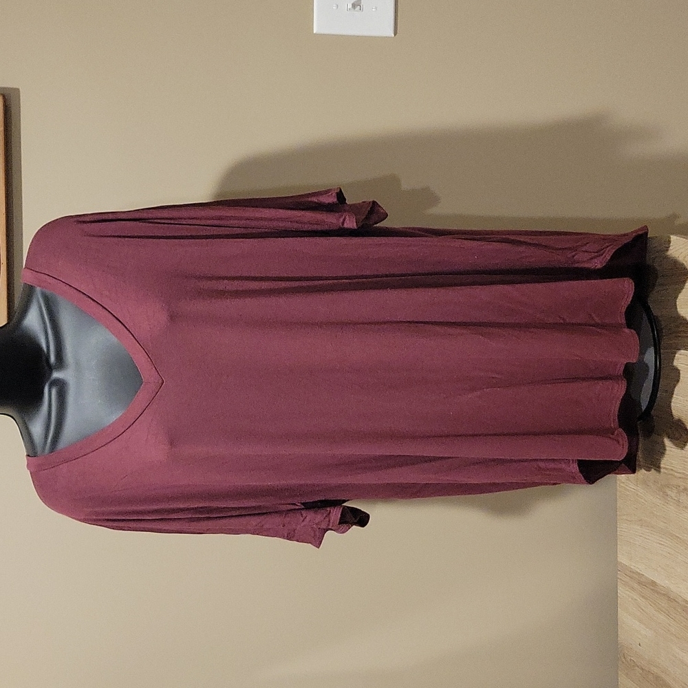 EUC  Dark Marsala Short-Sleeve V-Neck Top 2X